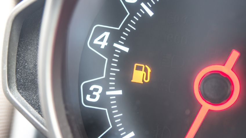 Consecuencias de manejar con poca gasolina en el auto