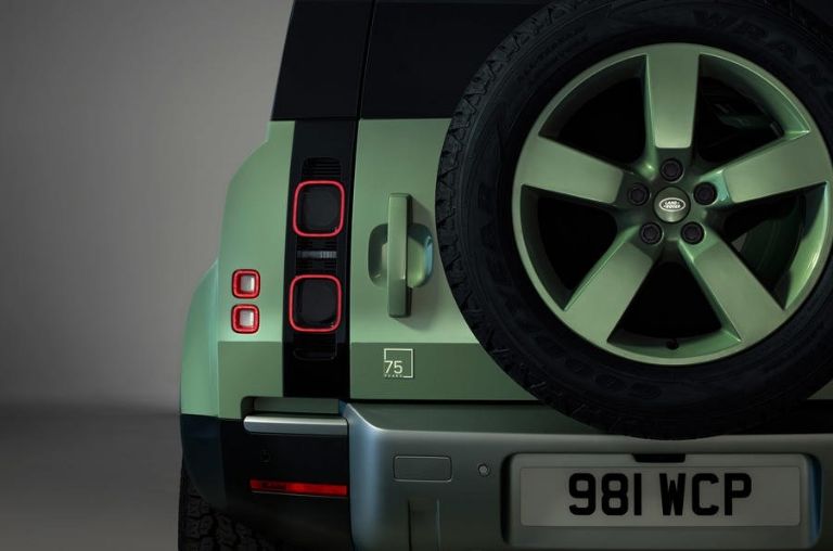 Land Rover Defender 75 aniversario