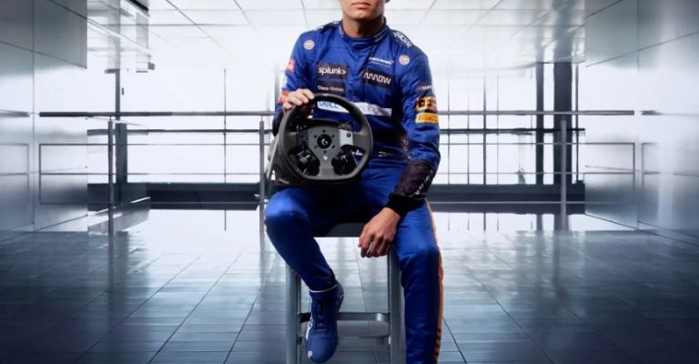 Lando Norris y su volante Logitech