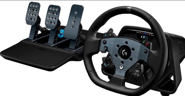 Volante y pedales de Logitech 