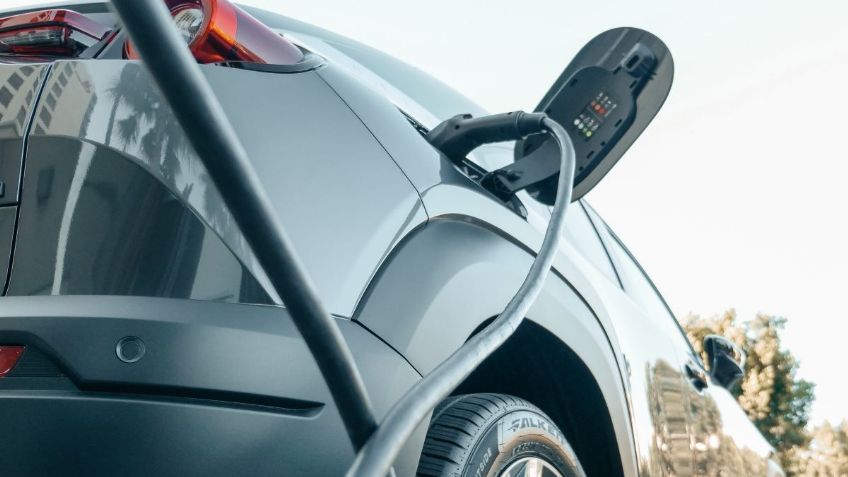 EU apuesta todo por los autos eléctricos; construirá red de carga en 50 estados