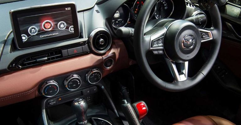 Interior del Mazda MX-5 para discapacitados