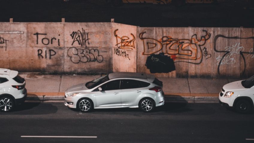 Ladrón regresa auto robado con el tanque lleno de gasolina y una nota de disculpa