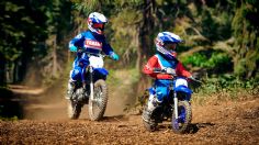 La policía detuvo a un niño de 7 años que conducía su mini moto Yamaha PW50