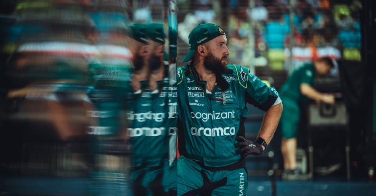 Aston Martin mecánicos