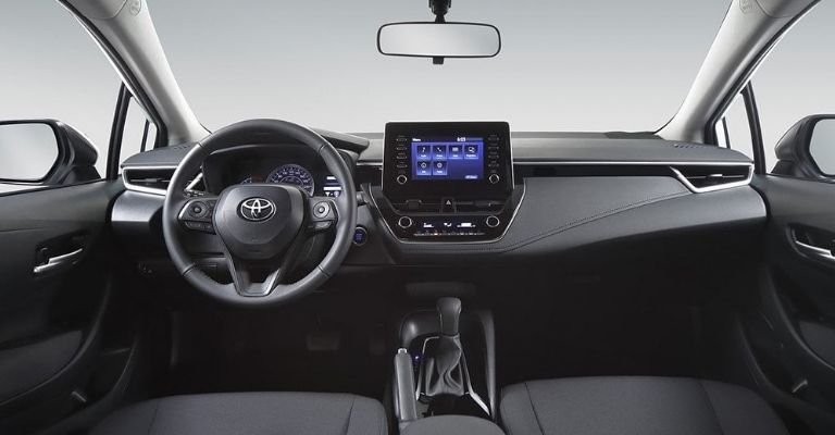 Interior del Toyota Corolla 2023