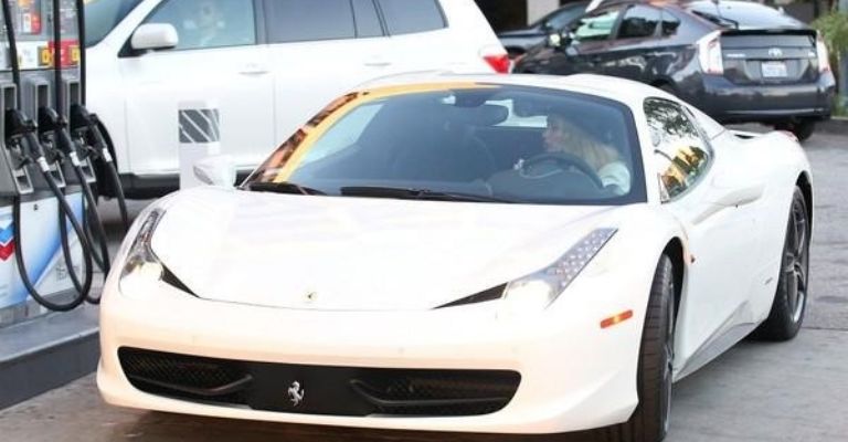 Iggy Azalea Ferrari