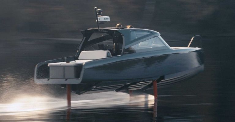 Exterior del bote eléctrico Candela C-8