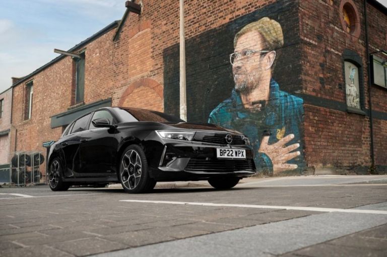 Jürgen Klopp Liverpool Entrenador del Liverpool Director técnico del Liverpool Opel Autos Opel Automóviles de Opel Astra Hibrido Enchufable