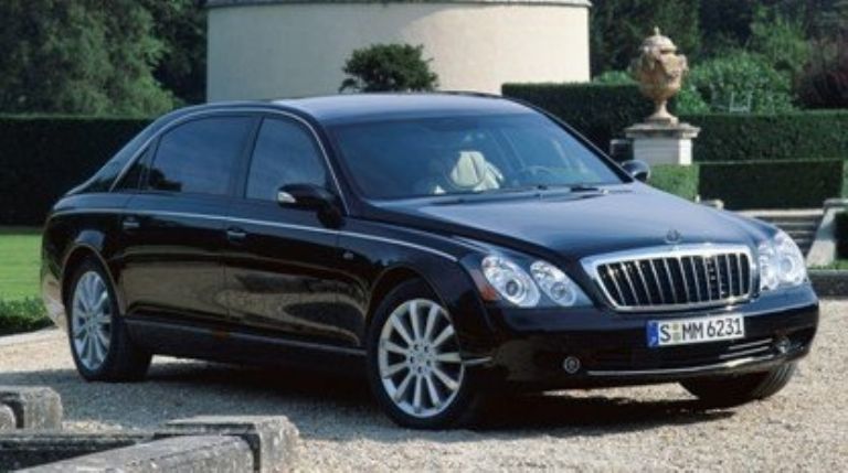 Madonna Reina del pop Colección de automóviles Automóviles de lujo Maybach Mercedes Benz Jaguar Cadillac Escalade Superdeportivos Clásicos elegantes Icónica Estrella del pop Automóviles de lujo de Madonna Colección de Madonna