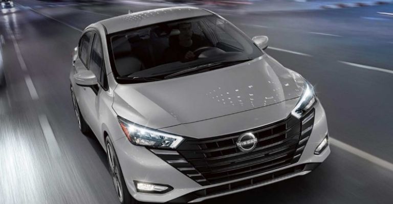 Versiones del Nissan Versa 2023 en México