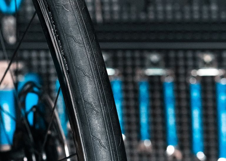 Hutchinson Challenger Bicicleta Ciclismo Tecnologia