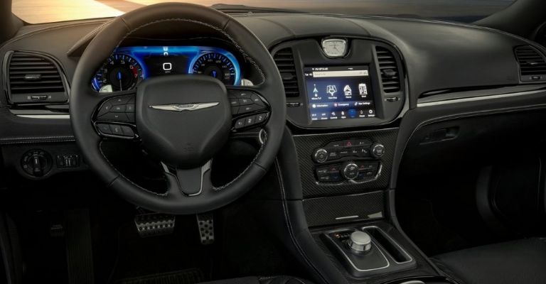 Interior del Chrysler 300C 2023