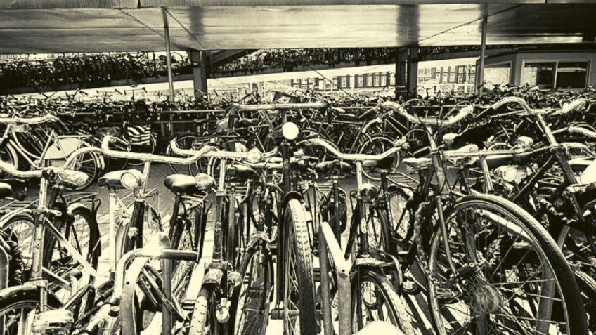 VIDEO: En Ámsterdam se construyó un estacionamiento bajo el agua para bicicletas