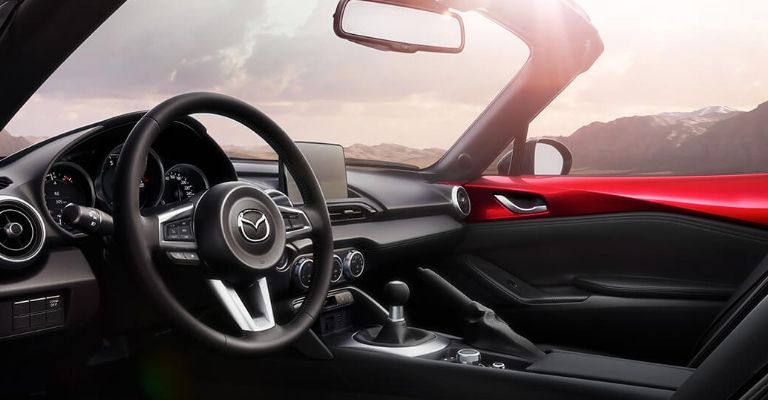 Interior de la Mazda MX-5 2023