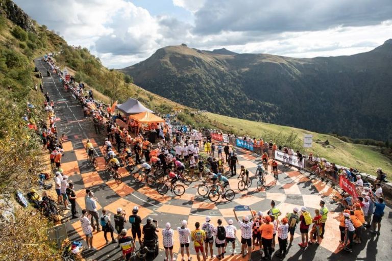 uci world tour 2023 tres grandes vueltas del ciclismo bicicleta tour de francia giro de italia vuelta a españa