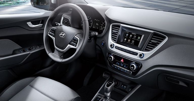 Interior del Hyundai Accent usado