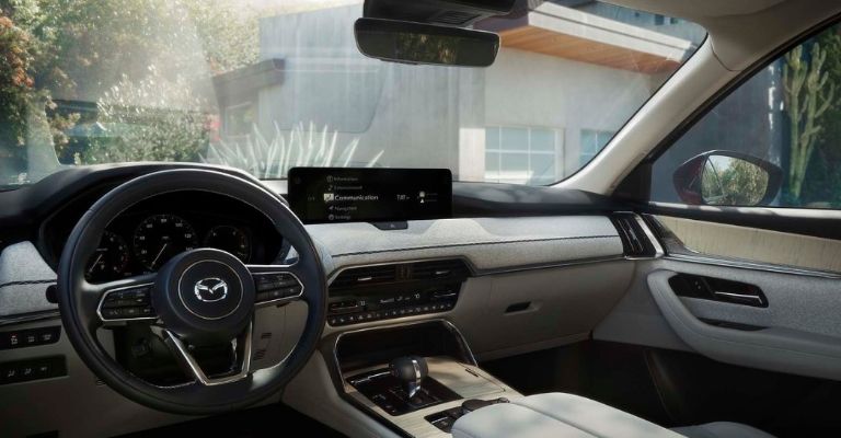 Interior de la Mazda CX-90 2024