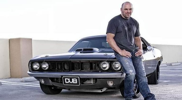 Dana White UFC Presidente UFC Autos Colección de autos Autos de lujo Pasión por los autos Dana White y sus autos Colección de autos de Dana White Dana White, hombre de negocios y amante de los autos Dana White y su estilo de vida de lujo Dana White, la figura detrás de la UFC y sus increíbles autos
