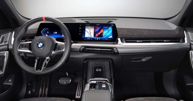 Motor e interior de la BMW X2 2024