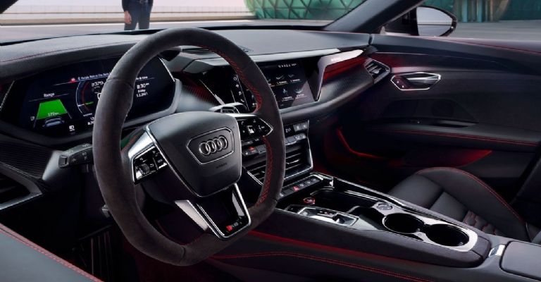 Motor e interior del Audi e-Tron GT 2024