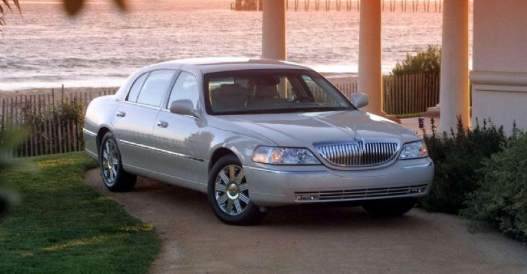 Lincoln Town Car 2003