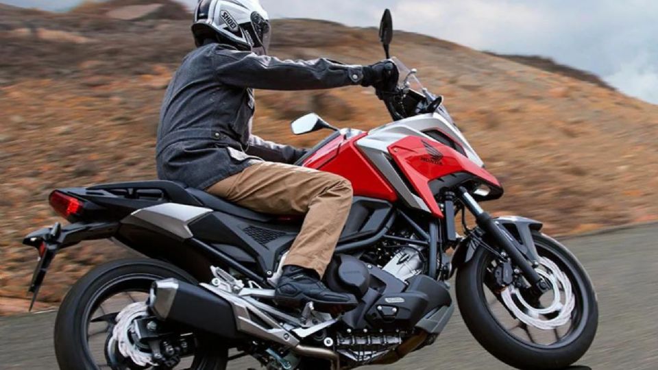 Una moto crosstouring para vivir al extremo las emociones.