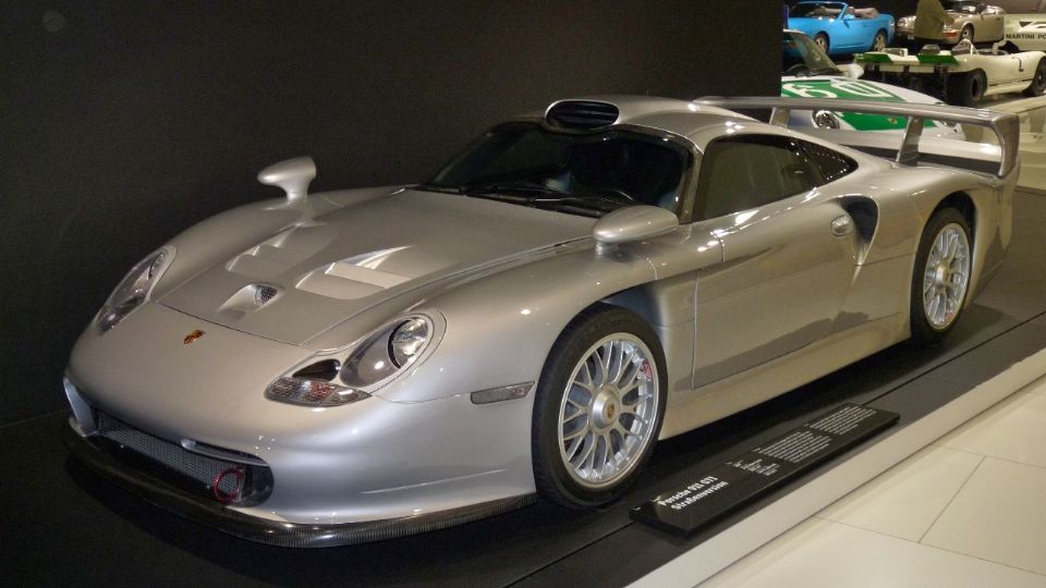 Porsche 911 GT1 es el auto más exclusivo de la marca