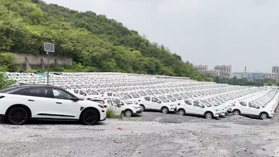 ¿Por qué hay tantos coches abandonados?