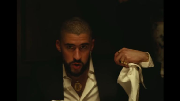 Bad Bunny le hace una tiradera a Shakira y Lewis Hamilton