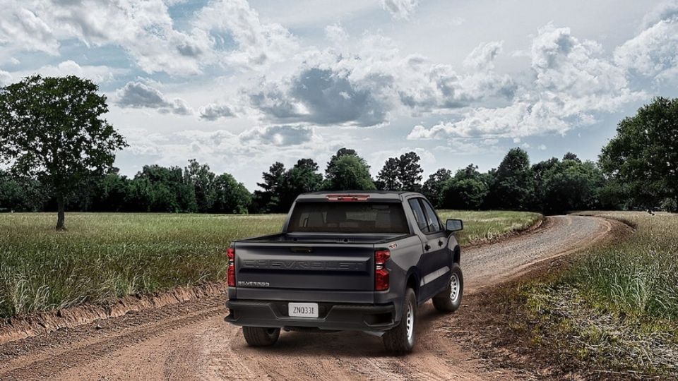 La Chevrolet Silverado 2024 mantiene características acorde al segmento.