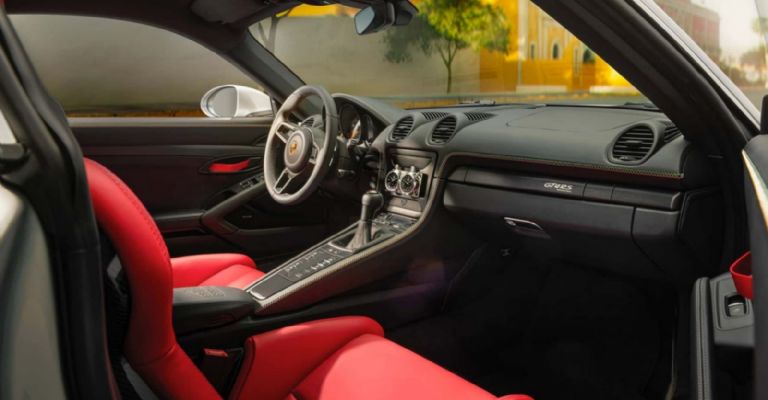 Motor e interior del Porsche 718 GT4 RS Carrera Panamericana