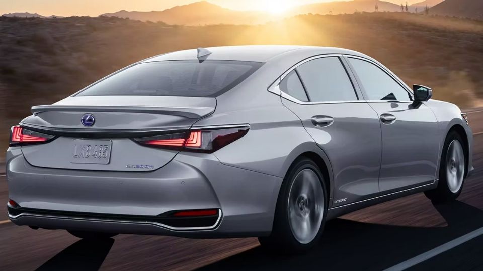 Ve qué precio tiene el Lexus ES Híbrido