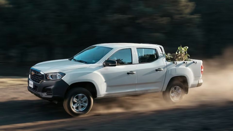 Ve qué motor lleva esta pick-up económica, así como su origen