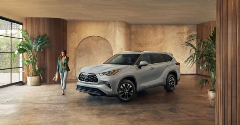 Toyota Highlander HEV 2023