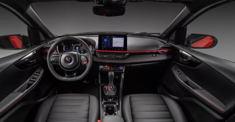 Motor e interior de la Abarth Fastback 