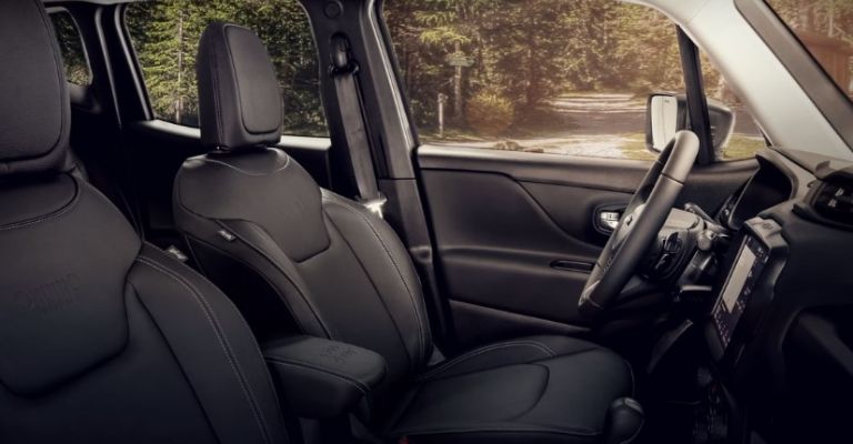 Motor e interior de la Jeep Renegade 2024