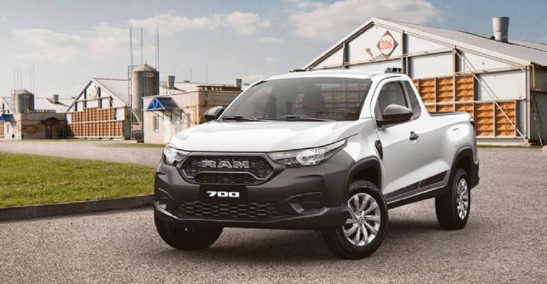 RAM 700 2024