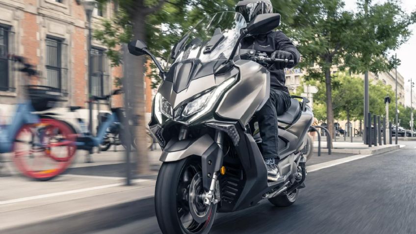 ¿Cuánto cuesta el KYMCO AK 550 Premium? Un maxiscooter con diseño deportivo que luce espectacular