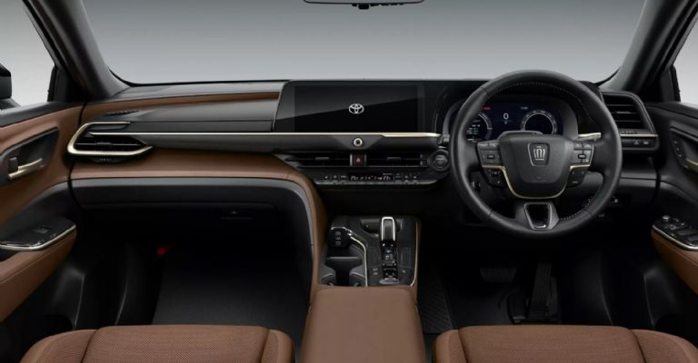 Motor e interior de la Toyota Crown Sport 2024