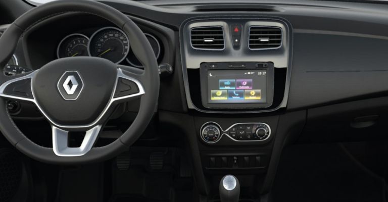 Motor e interior del Renault Logan 2024