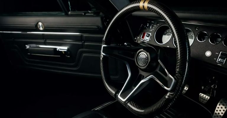 Motor e interior del Dodge Charger Tusk