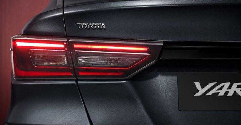 Toyota Yaris Sedán 2023