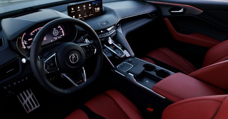 Motor e interior del Acura TLX 2024