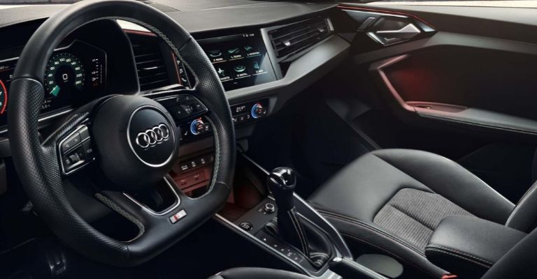 Motor e interior del Audi A1 2024