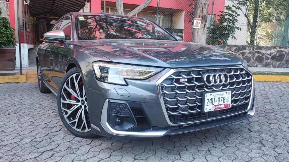 Reseñamos al Audi S8 2023, un sedán deportivo y de lujo completo