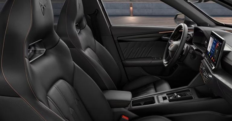 Motor e interior de la Cupra Formentor PHEV 2024