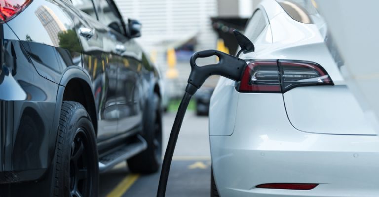 Auto eléctrico o de gasolina 