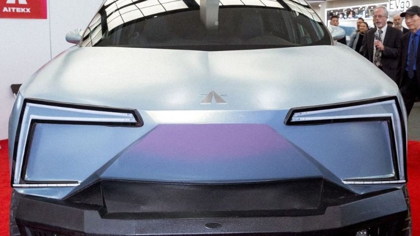 ¡El Cybertruck de Tesla ya tiene rival! Así es el RoboTruck, una camioneta eléctrica presentada en el Autoshow de Los Ángeles