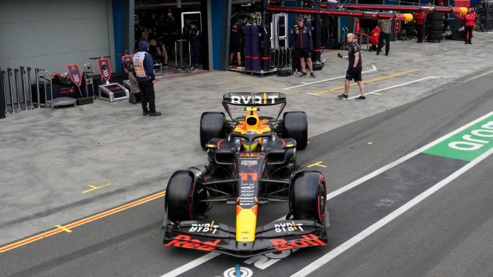 Checo, en el carril del pit lane